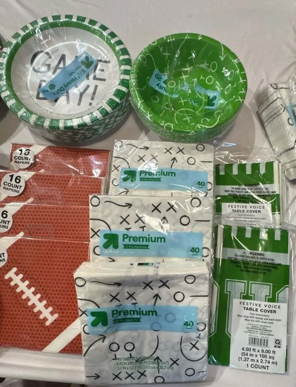 Football Game Day Party Supplies   Plates, Napkins,bowls, and Table Cover
